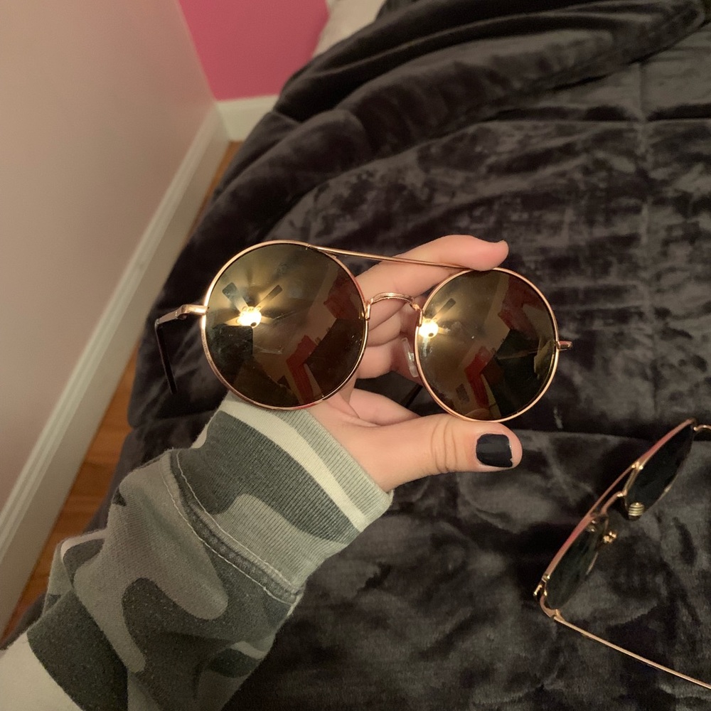 circular sunglasses